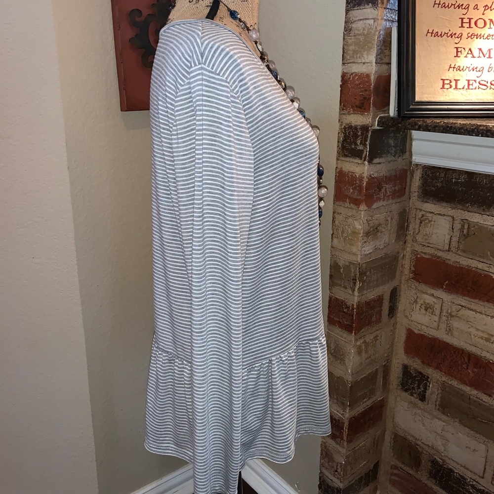 ⭐️Striped Ruffled Hemline Top - Picture 4 of 5